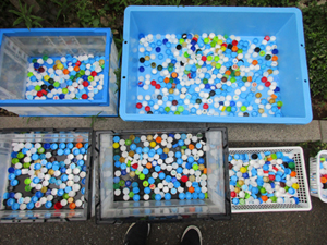 真夏の時期に外で干しています。完全に水がなくなるまで少し時間がかかります。